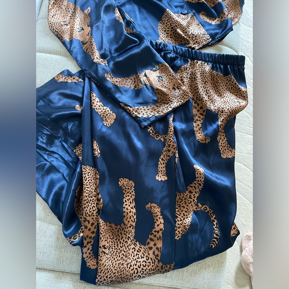 New! Linea Donatella Luxe Satin Pajama Set 🐆 - Picture 7 of 12